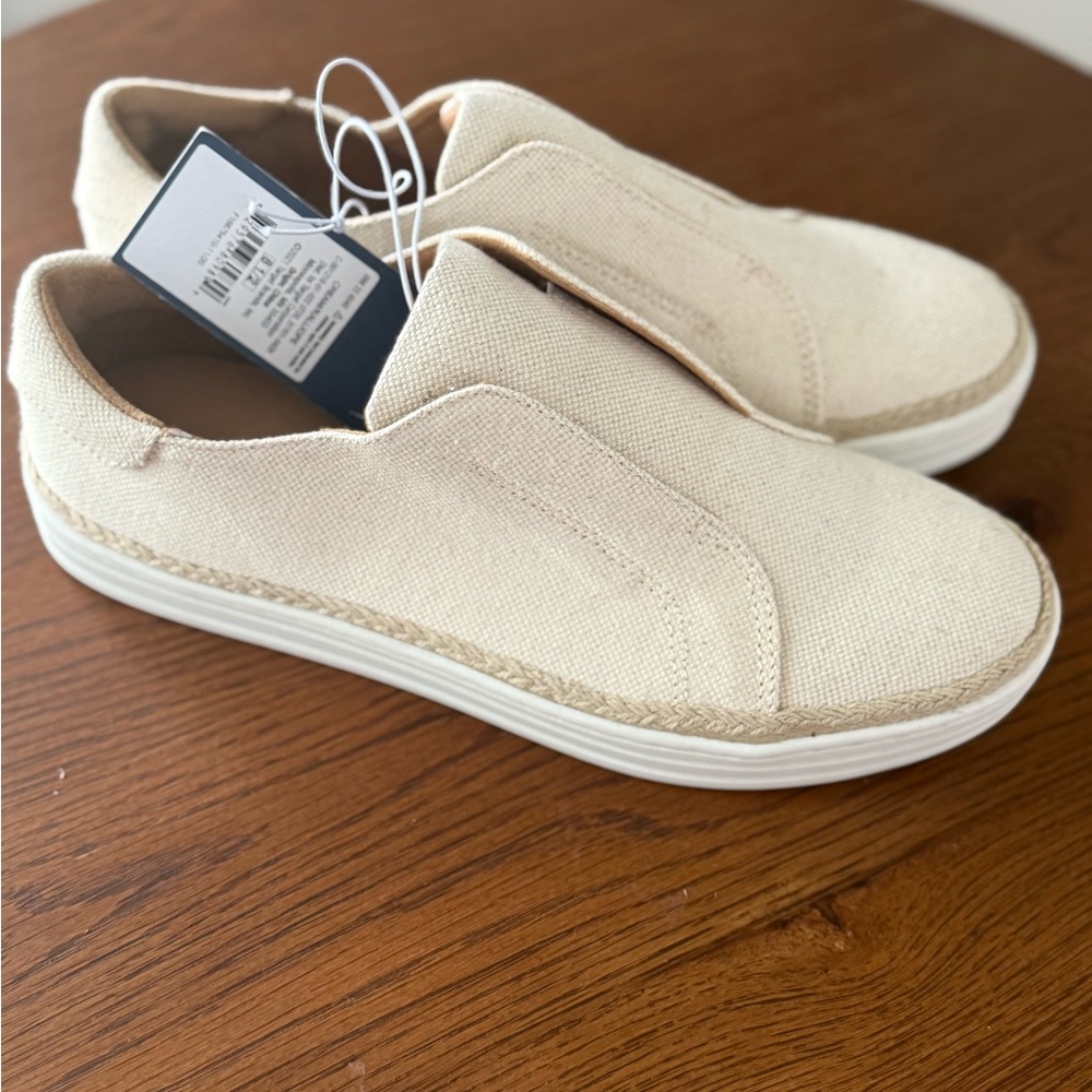 Universal Thread Slip-On Sneakers
